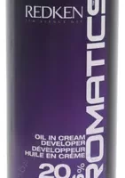 Chromatics se mezcla en una proporción 1:1 con reveladores Oil-in-Cream de volumen 10, 20 o 30 para lograr un máximo de 3 niveles de decoloración y hasta un 100 % de cobertura de las canas. Luego, puedes, aplicarlo con la ayuda de un recipiente y una brocha siguiendo un método de aplicación Tradicional o una Aplicación Virgen Moderna. No se debe sustituir el revelador Chromatics Oil in Cream por ningún otro revelador. Podría causar resultados impredecibles.